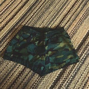 Old Navy active girls camo shorts Size 10-12